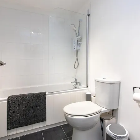 3 Bed Gem In Pontefract For Easy Commutes To Leeds And Wakefield Villa Exterior photo