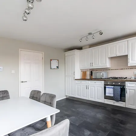 3 Bed Gem In Pontefract For Easy Commutes To Leeds And Wakefield Villa Exterior photo