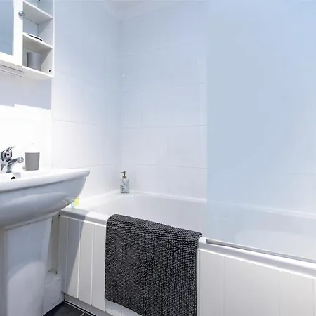 3 Bed Gem In Pontefract For Easy Commutes To Leeds And Wakefield Villa Exterior photo