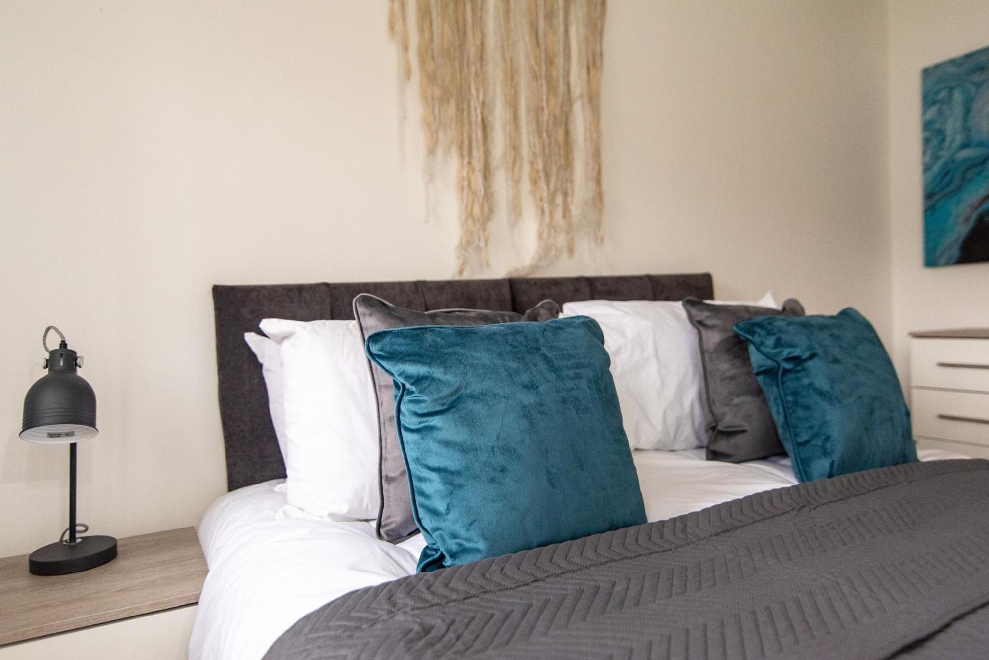 3 Bed Gem In For Easy Commutes To Leeds And Wakefield Holiday home