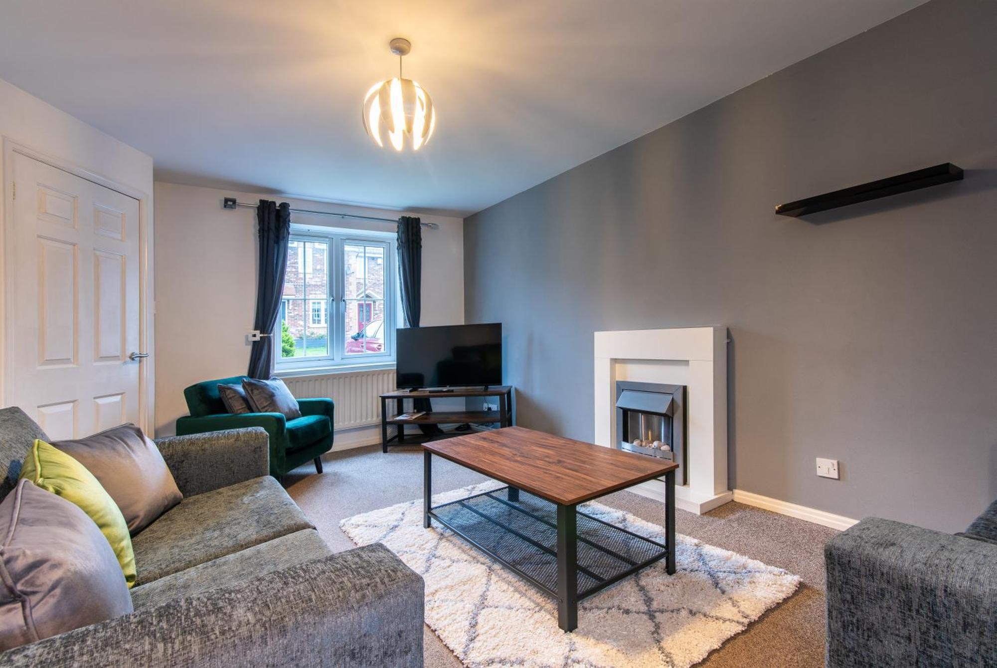3 Bed Gem In For Easy Commutes To Leeds And Wakefield Holiday home *