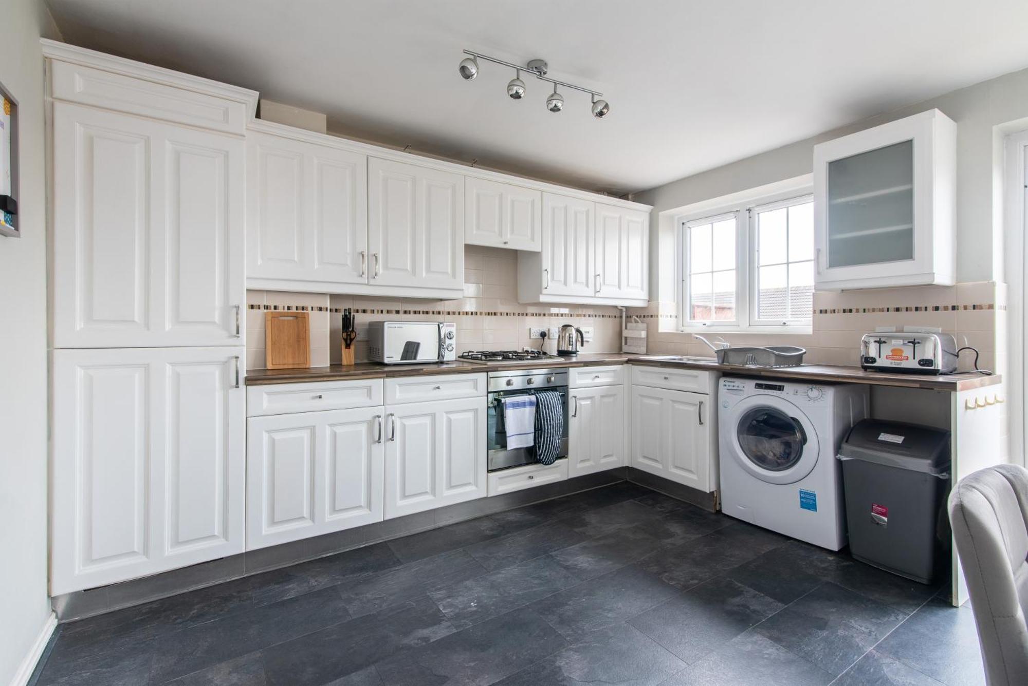 3 Bed Gem In For Easy Commutes To Leeds And Wakefield Holiday home Pontefract