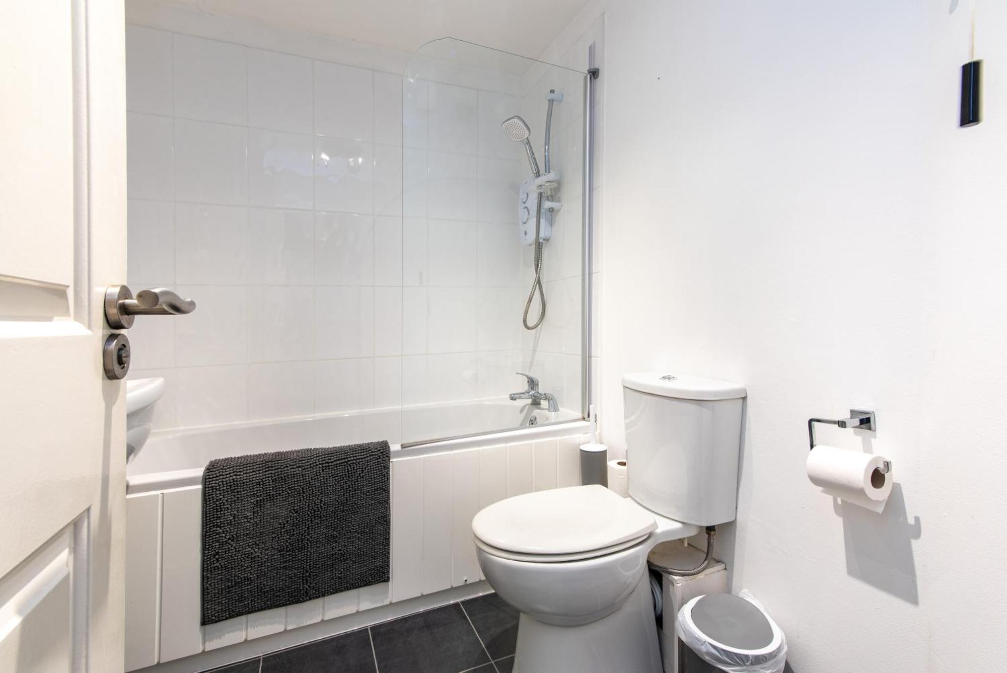 Holiday home 3 Bed Gem In For Easy Commutes To Leeds And Wakefield Pontefract