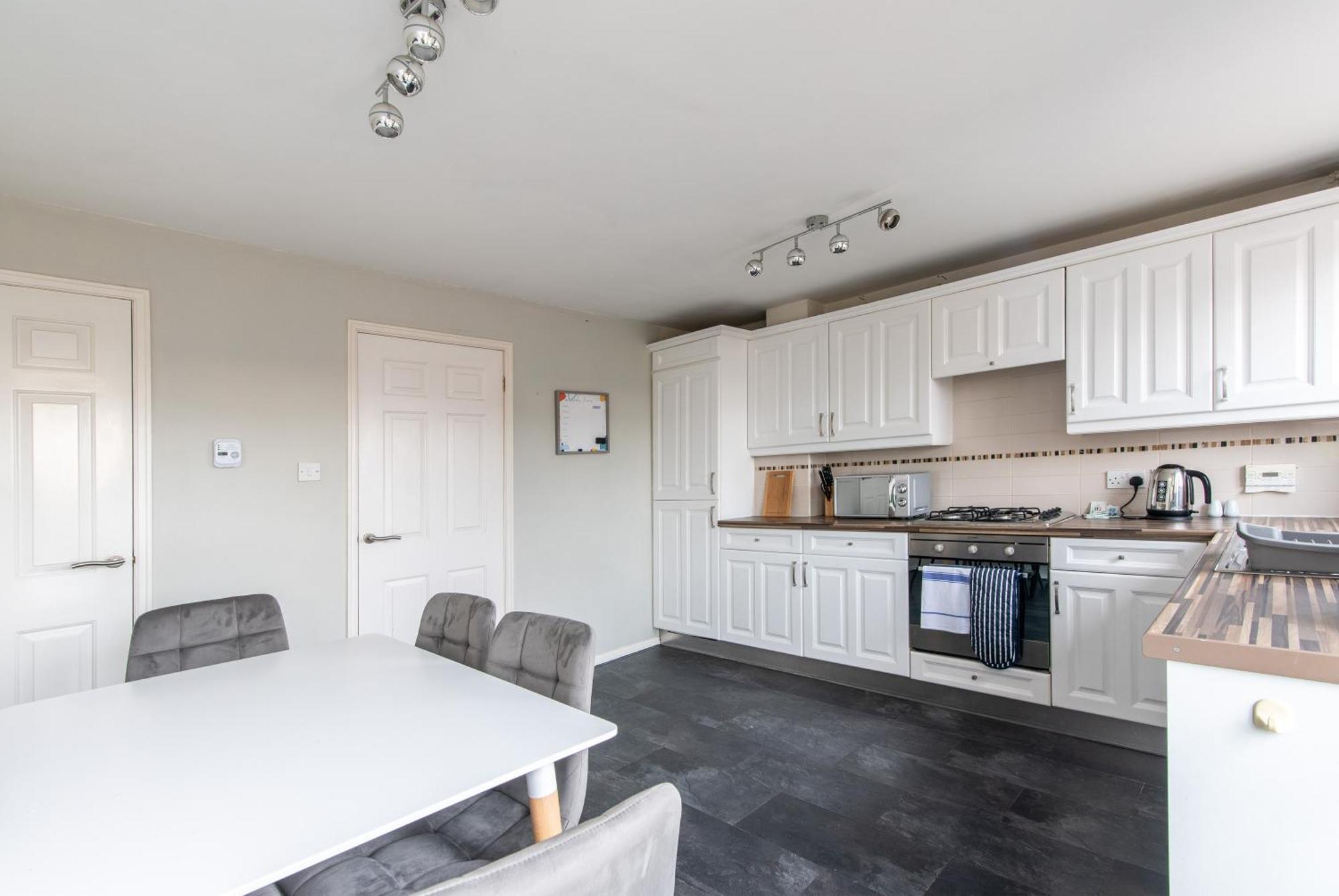 Holiday home 3 Bed Gem In For Easy Commutes To Leeds And Wakefield *
