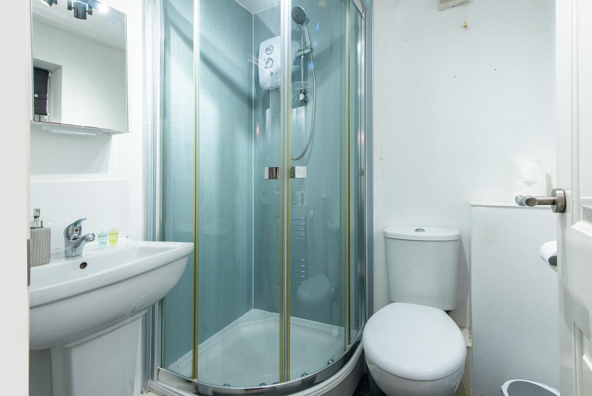 3 Bed Gem In For Easy Commutes To Leeds And Wakefield * Pontefract